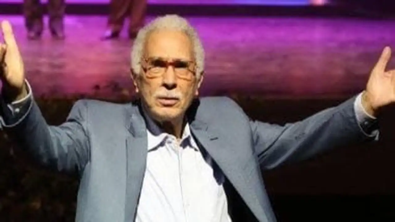 تدهور صحي.. نجل عبد الرحمن أبو زهرة ينقل والده إلى العناية المركزة